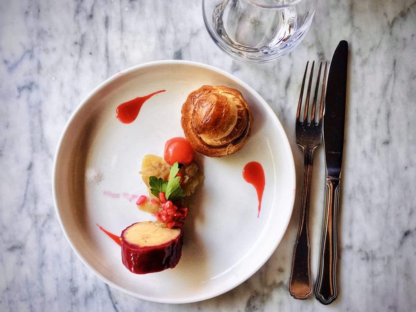 What's the Key to Crafting a Gourmet French Onion Tart with Caramelized Onions?